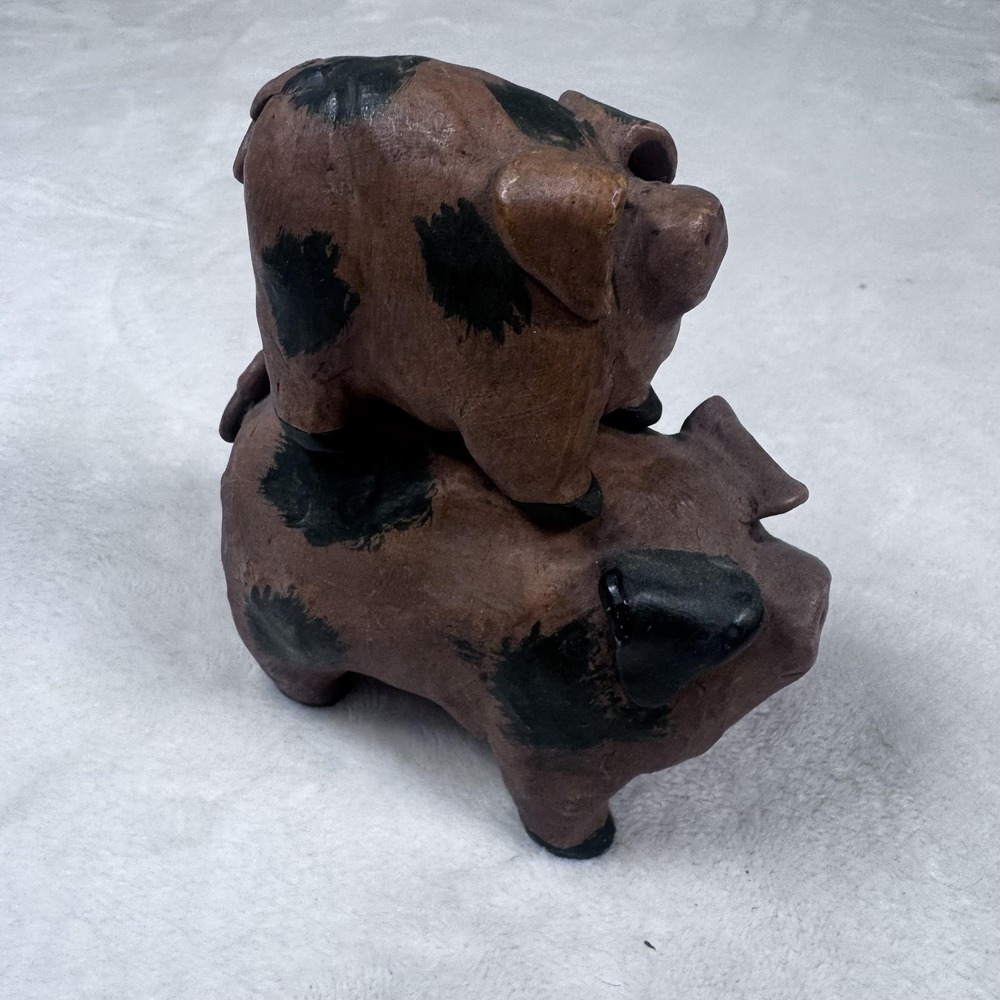 BB Double Pig Figurine Hand Carved Style Brown Black Farmhouse Country Decor‎